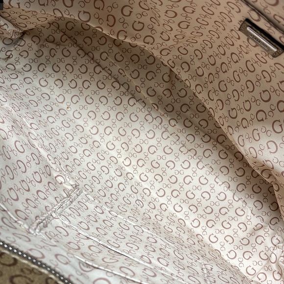 NEW!!! Guess faux leather large shoulder bag 17x11x5 - Picture 8 of 9